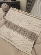 Load image into Gallery viewer, ***NEW Product***  36&quot; Travelling Chunky Blanket Loom - Model Alyssa (Promotional Price)
