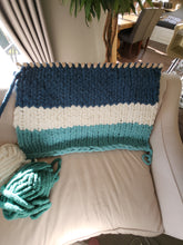 Load image into Gallery viewer, ***NEW Product***  36&quot; Travelling Chunky Blanket Loom - Model Alyssa (Promotional Price)
