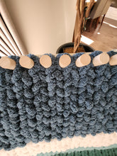 Load image into Gallery viewer, ***NEW Product***  36&quot; Travelling Chunky Blanket Loom - Model Alyssa (Promotional Price)
